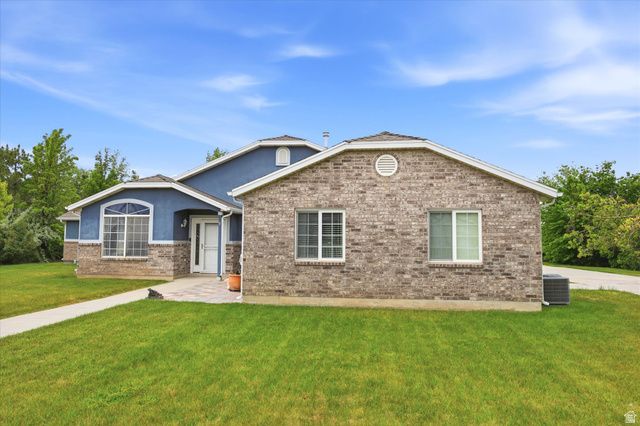 3139 N PELICAN DR, Farr West, UT 84404