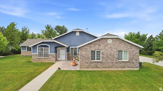 3139 N PELICAN DR, Farr West, UT 84404