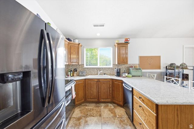 3139 N PELICAN DR, Farr West, UT 84404