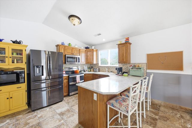 3139 N PELICAN DR, Farr West, UT 84404