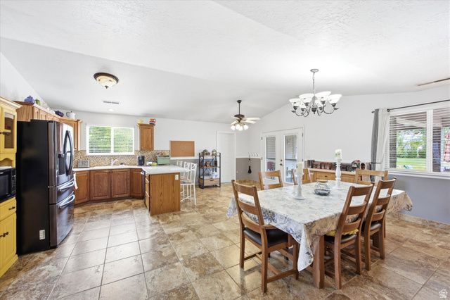 3139 N PELICAN DR, Farr West, UT 84404