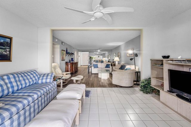 250 John F Kennedy Drive 204, Atlantis, FL 33462