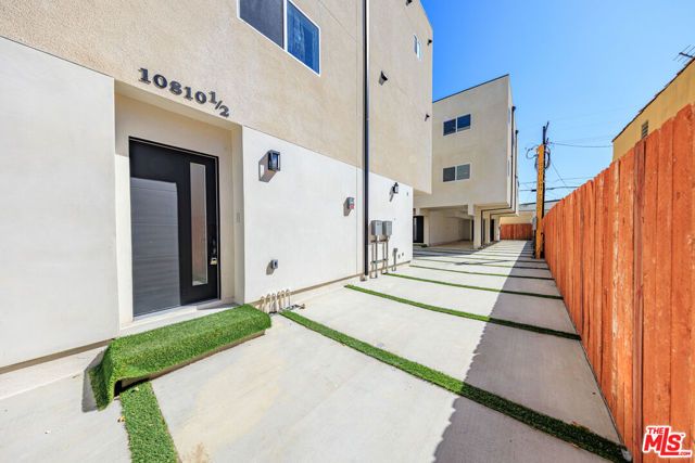 10810 Hesby Street, North Hollywood (los Angeles), CA 91601