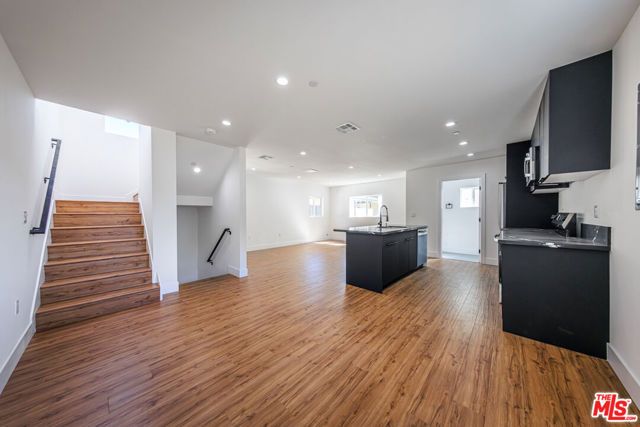 10810 Hesby Street, North Hollywood (los Angeles), CA 91601