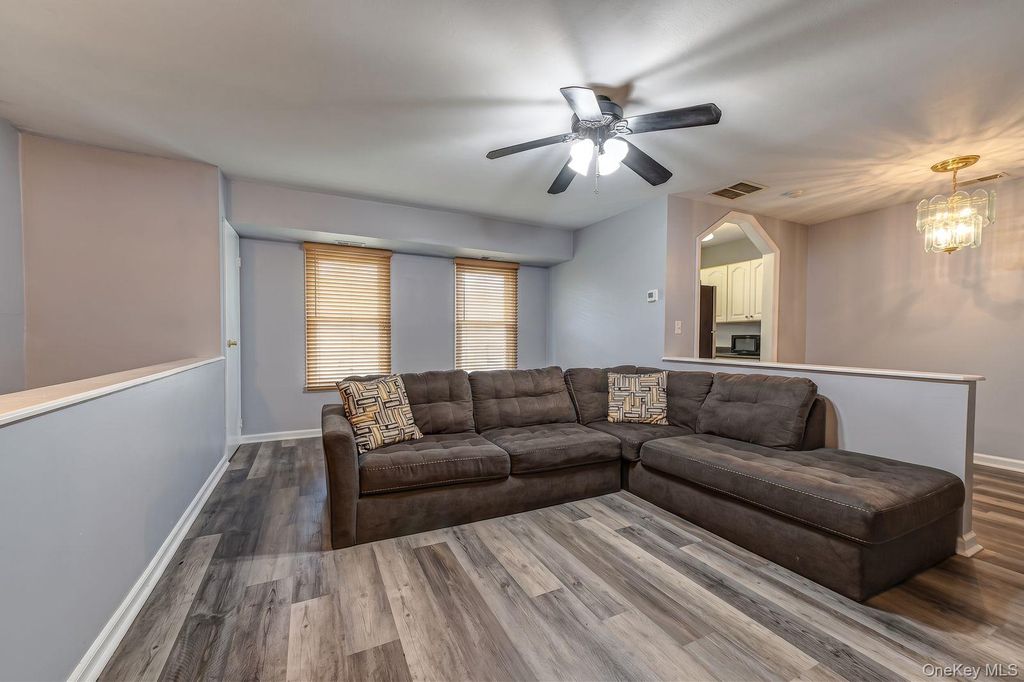24 Idaho Court 24, Coram, NY 11727 — photo 3