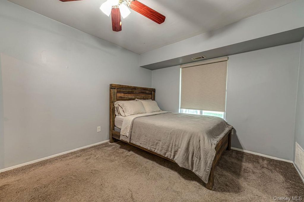 24 Idaho Court 24, Coram, NY 11727 — photo 5