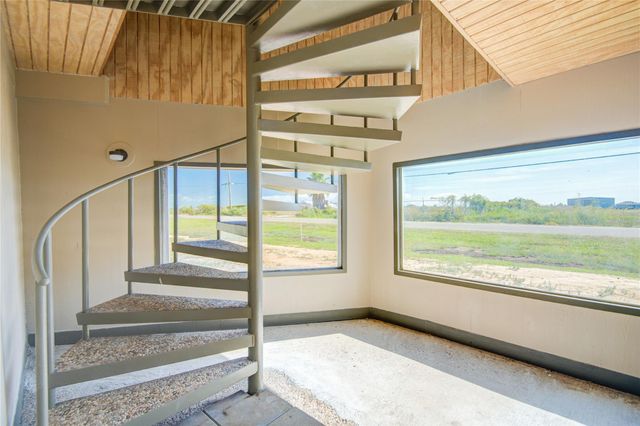 26 Tarpon Lane, Freeport, TX 77541