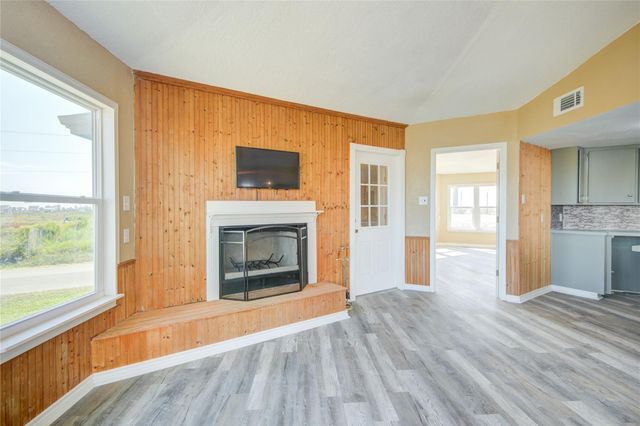 26 Tarpon Lane, Freeport, TX 77541