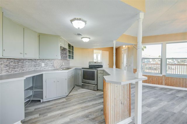 26 Tarpon Lane, Freeport, TX 77541