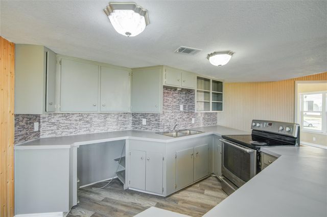 26 Tarpon Lane, Freeport, TX 77541