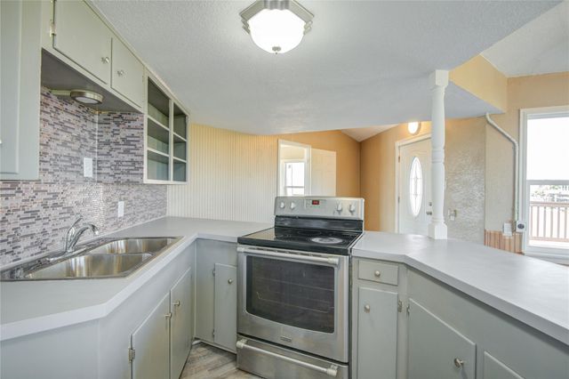 26 Tarpon Lane, Freeport, TX 77541