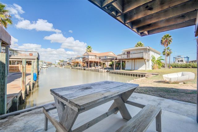 26 Tarpon Lane, Freeport, TX 77541