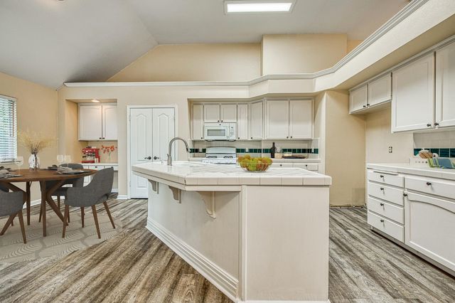 2519 Celeste Avenue, Clovis, CA 93611