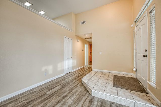 2519 Celeste Avenue, Clovis, CA 93611