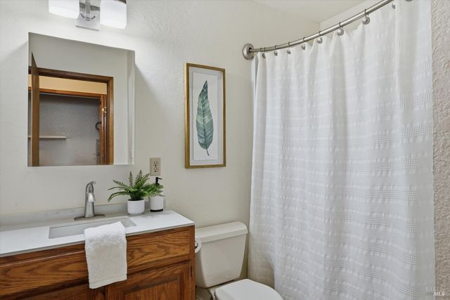 929 Helen Ave, Ukiah, CA 95482