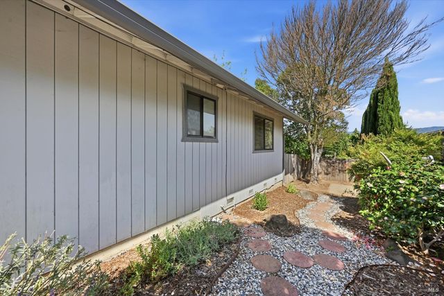 929 Helen Ave, Ukiah, CA 95482