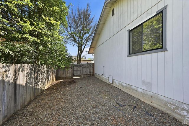 929 Helen Ave, Ukiah, CA 95482