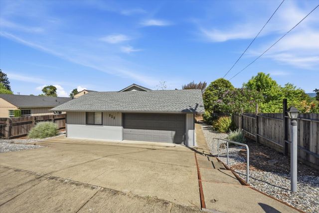 929 Helen Ave, Ukiah, CA 95482