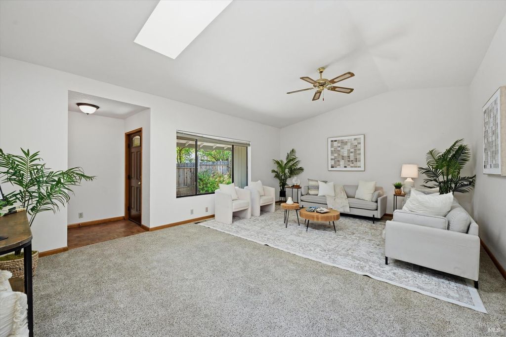 929 Helen Ave, Ukiah, CA 95482