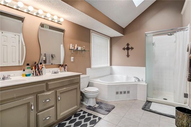 1519 Bridlewood Lane, Raymore, MO 64083