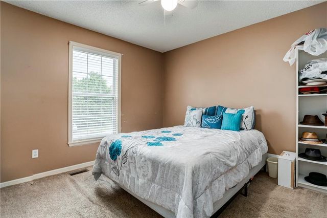 1519 Bridlewood Lane, Raymore, MO 64083