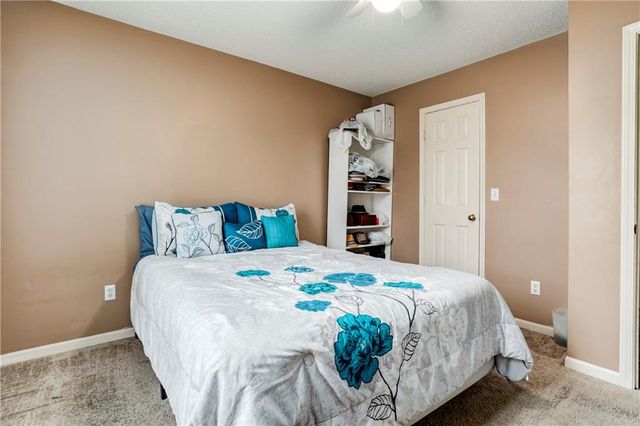 1519 Bridlewood Lane, Raymore, MO 64083