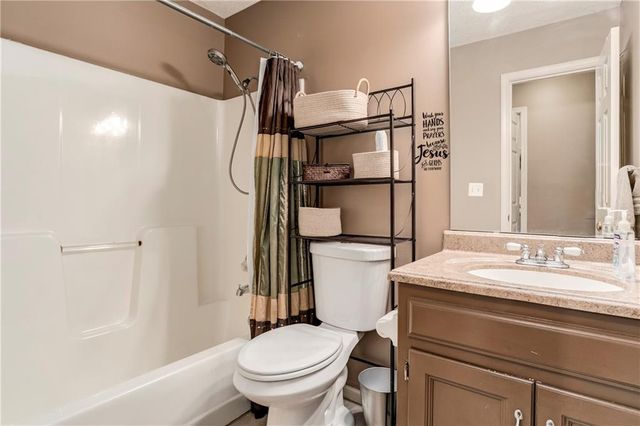 1519 Bridlewood Lane, Raymore, MO 64083