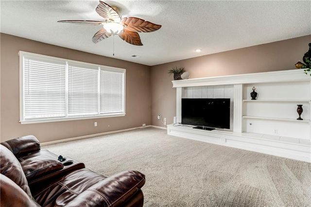 1519 Bridlewood Lane, Raymore, MO 64083