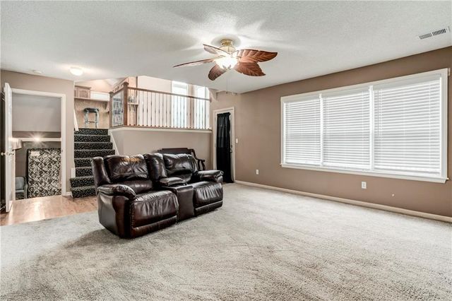 1519 Bridlewood Lane, Raymore, MO 64083