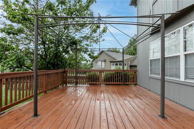 1519 Bridlewood Lane, Raymore, MO 64083