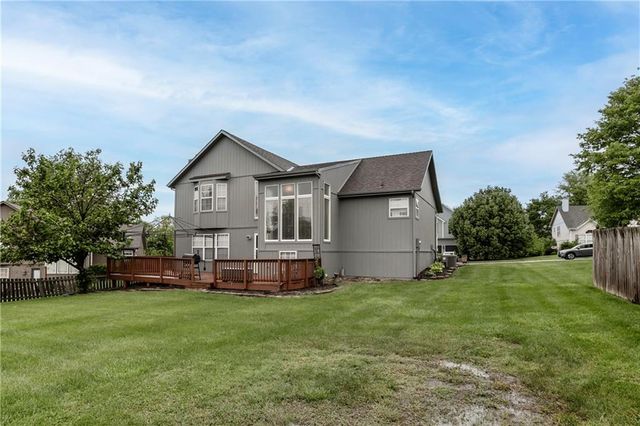 1519 Bridlewood Lane, Raymore, MO 64083