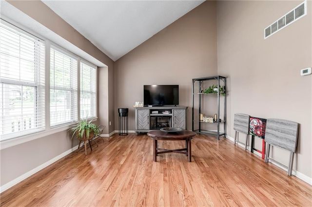 1519 Bridlewood Lane, Raymore, MO 64083