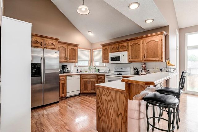 1519 Bridlewood Lane, Raymore, MO 64083