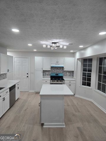 180 Preston Oaks Drive, Alpharetta, GA 30022