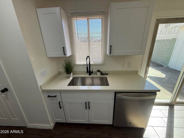 5442 W EDGEMONT Avenue, Phoenix, AZ 85035