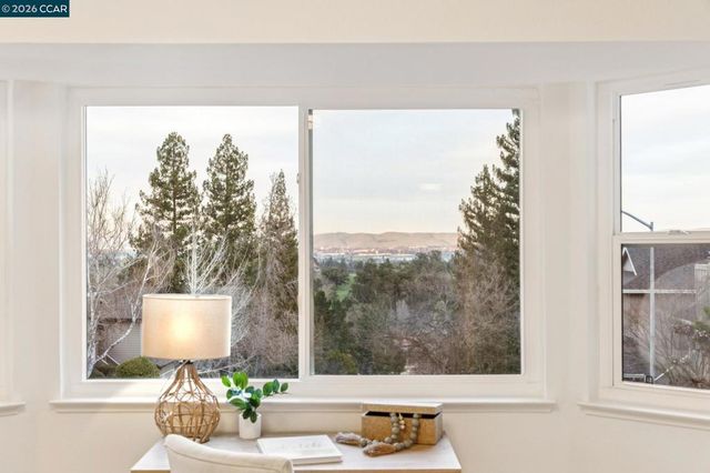 53 Paso Nogal Ct, Pleasant Hill, CA 94553