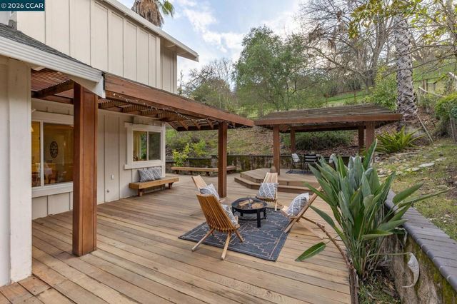 53 Paso Nogal Ct, Pleasant Hill, CA 94553