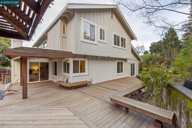 53 Paso Nogal Ct, Pleasant Hill, CA 94553