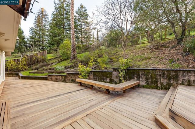 53 Paso Nogal Ct, Pleasant Hill, CA 94553