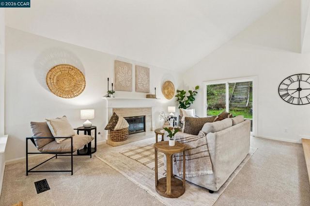 53 Paso Nogal Ct, Pleasant Hill, CA 94553