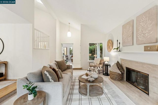 53 Paso Nogal Ct, Pleasant Hill, CA 94553