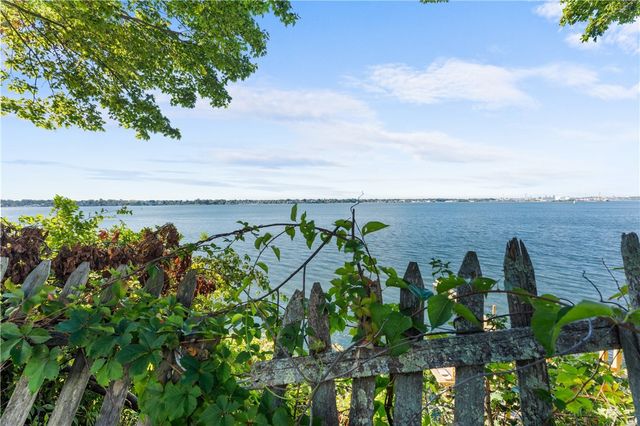 87 Bluff Street, East Providence, RI 02915