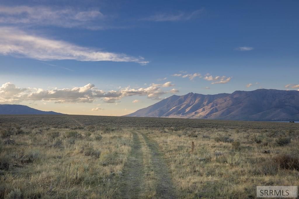 Image 7 of property listing at 3728 Fisher Pointe Drive, Island Park, ID 83429