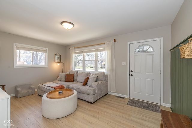 503 S 9th Avenue, Beech Grove, IN 46107