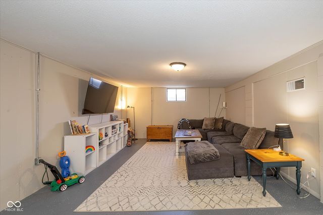 503 S 9th Avenue, Beech Grove, IN 46107