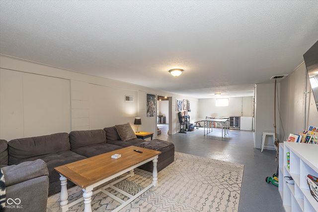 503 S 9th Avenue, Beech Grove, IN 46107