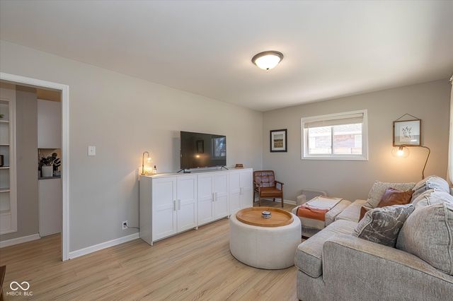 503 S 9th Avenue, Beech Grove, IN 46107