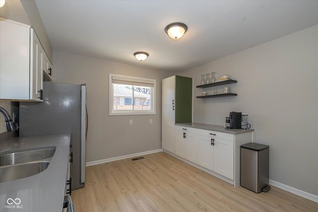 503 S 9th Avenue, Beech Grove, IN 46107