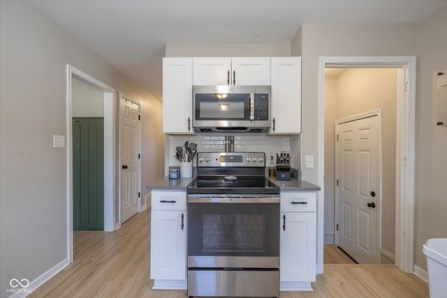 503 S 9th Avenue, Beech Grove, IN 46107