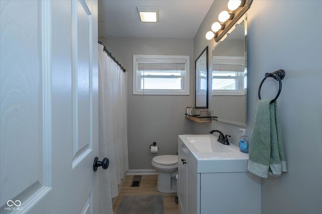 503 S 9th Avenue, Beech Grove, IN 46107